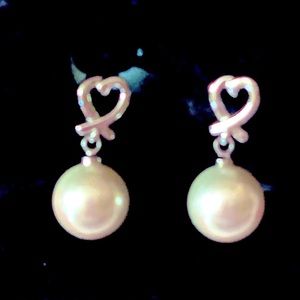 ❤️Valentines-Stunning Heart Shaped Pearl Earrings
